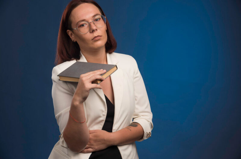 Osobowość typu Logik (INTP) – cechy, zalety, wady, znani Logicy