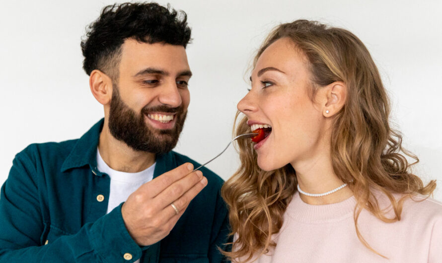 Jak poznać, że mu się podobam? Sprawdź 30 oznak zauroczenia!