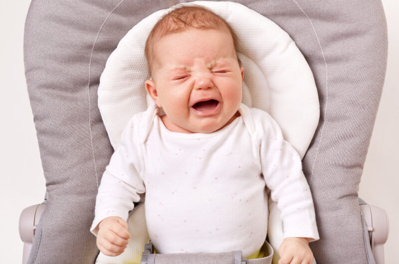 Czarne nitki w kale niemowlaka – przyczyny i profilaktyka