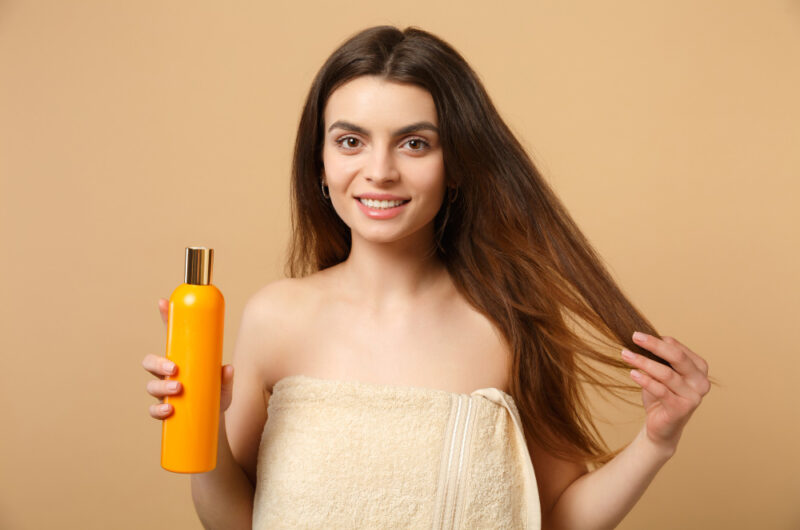 Szampon dla długich włosów – jakie produkty sprawdzą się w codziennej pielęgnacji?