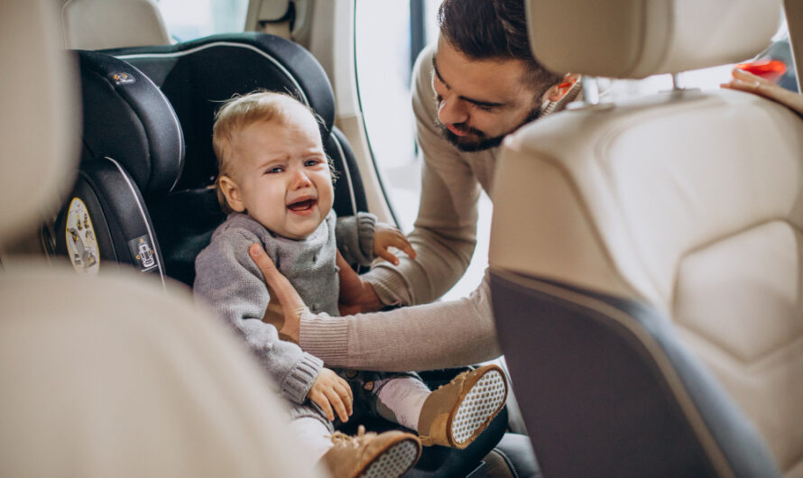 Fotelik samochodowy obrotowy – zasada działania, zalety, wady i przykładowe modele