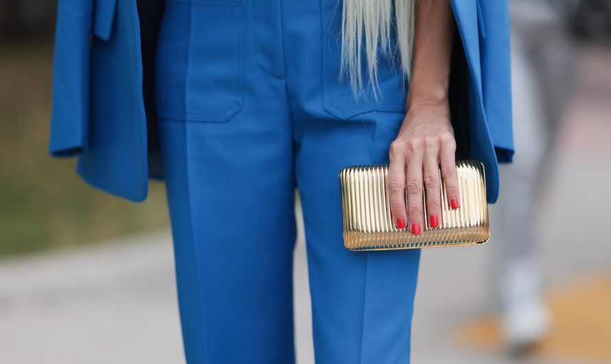 Kopertówka – obowiązkowy dodatek w eleganckich stylizacjach. Z czym ją łączyć?