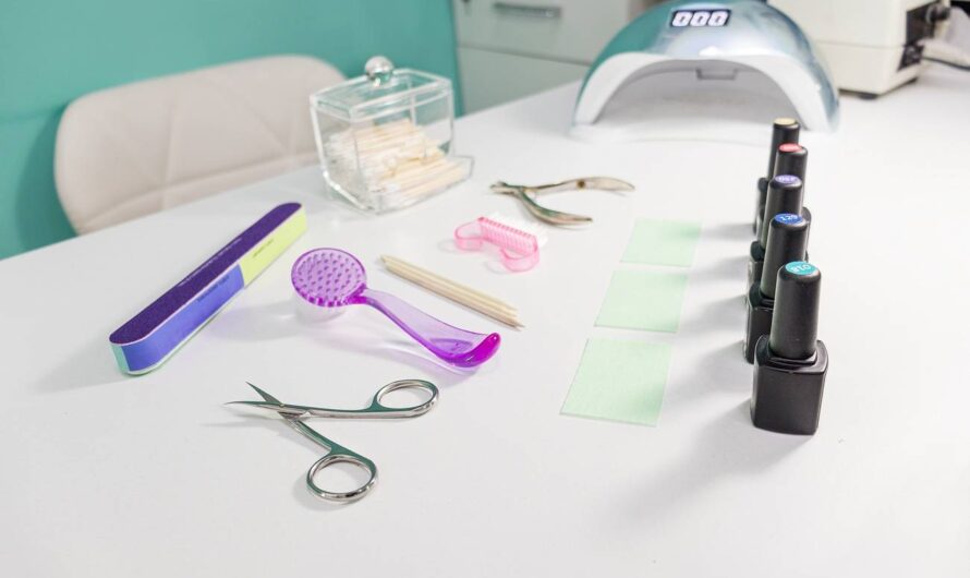 Jaki zestaw do manicure wybrać, aby być samowystarczalną w stylizacji paznokci?