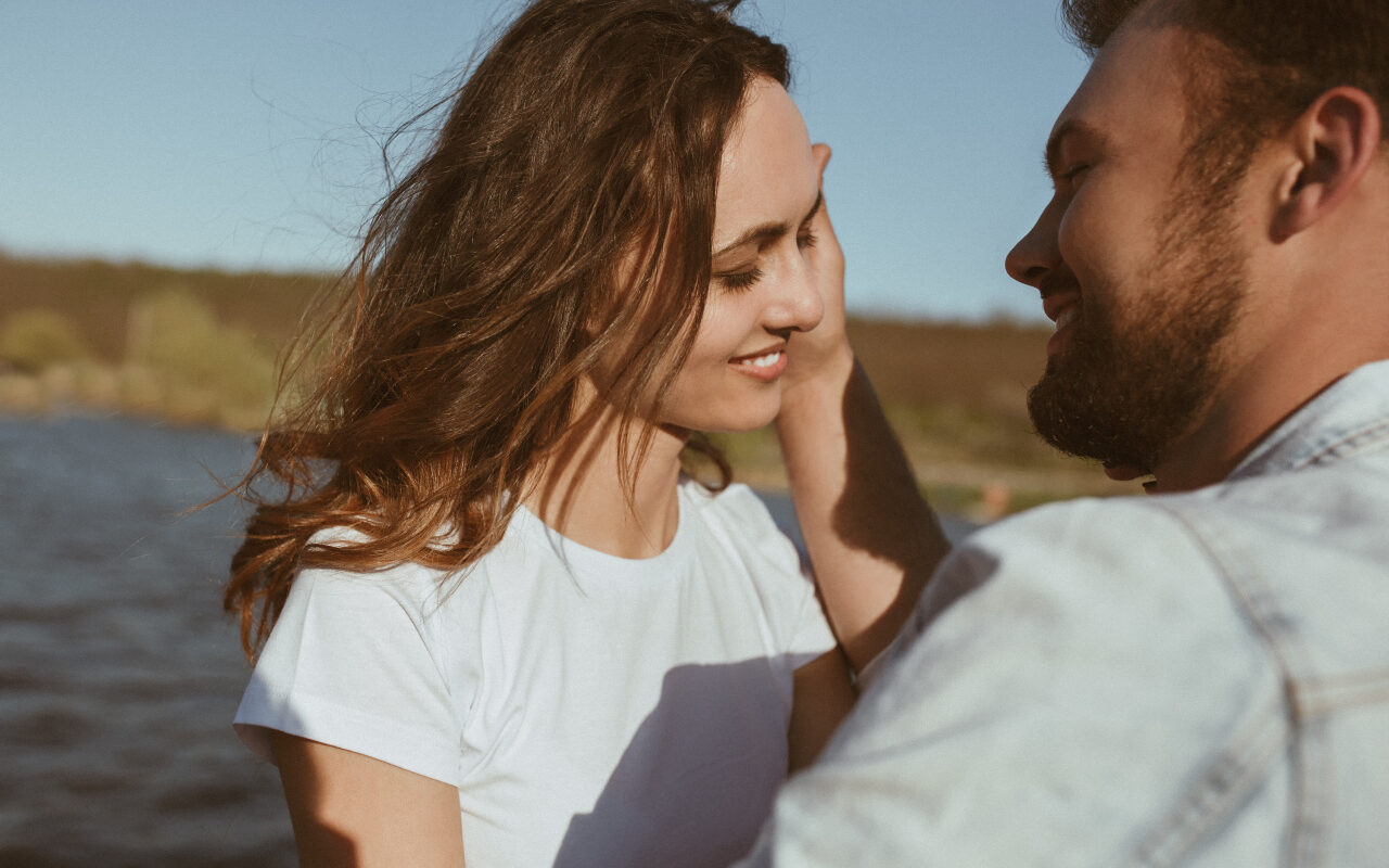 Po czym poznać, że podobasz się mężczyźnie