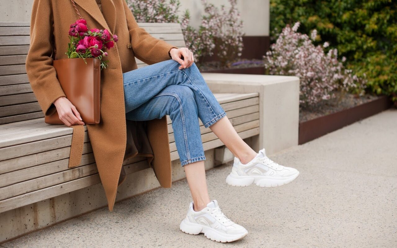 sneakersy stylizacja