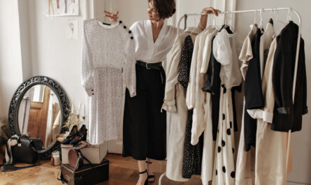 Szafa kapsułowa dla nowoczesnej kobiety