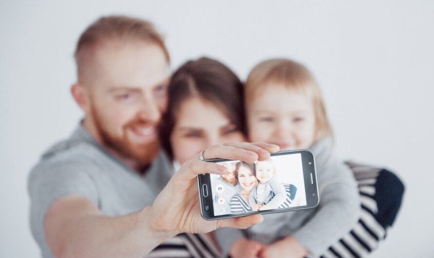 Jak uporządkować zdjęcia w telefonie i zachować rodzinne wspomnienia
